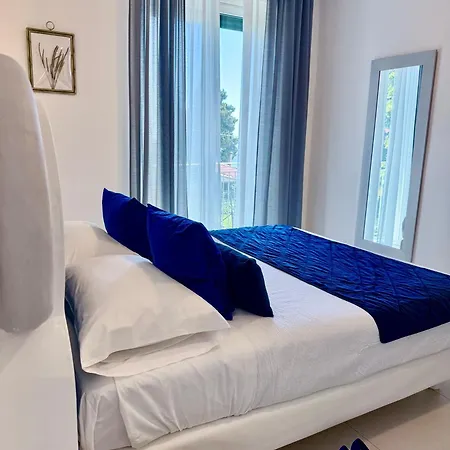 23 Guest house *